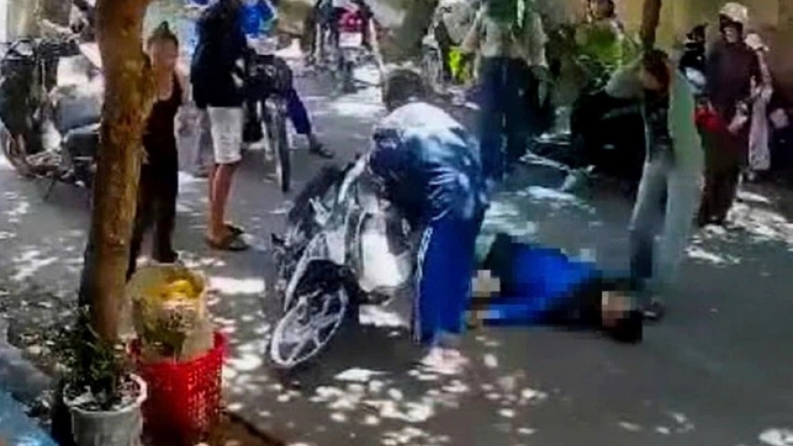 Nóng 24h: Nam sinh chống trả khi bị đánh hội đồng, làm 2 người nhập viện